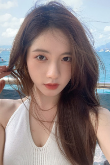 年轻的女学生在线